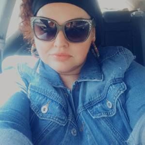 Meet your Posher, Lora